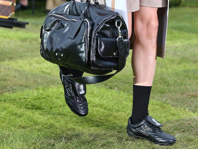 运动鞋即将上市、adidas 带来亚马尔首款签名足球鞋千亿国际网站每周鞋报：LV Footprint 足球(图3)