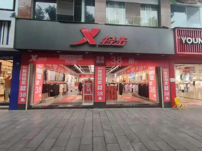 笑柄的4个国产运动鞋看谁还在乱跟风？千亿球友会网站曾红极一时如今却沦为(图10)