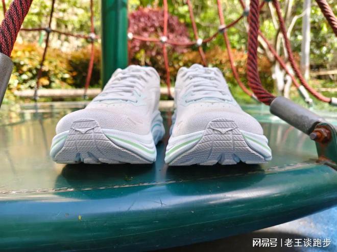 10：恰到好处的卓越跑鞋HOKA CLIFTON(图13)