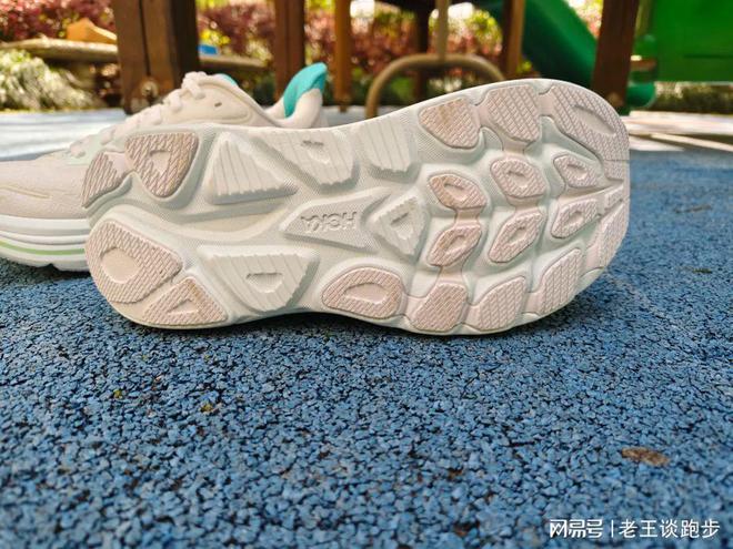10：恰到好处的卓越跑鞋HOKA CLIFTON(图17)
