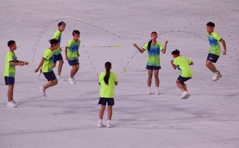 广州花都跳绳队亮相十五运开幕式江博士健康鞋护足科技护航助力(图2)